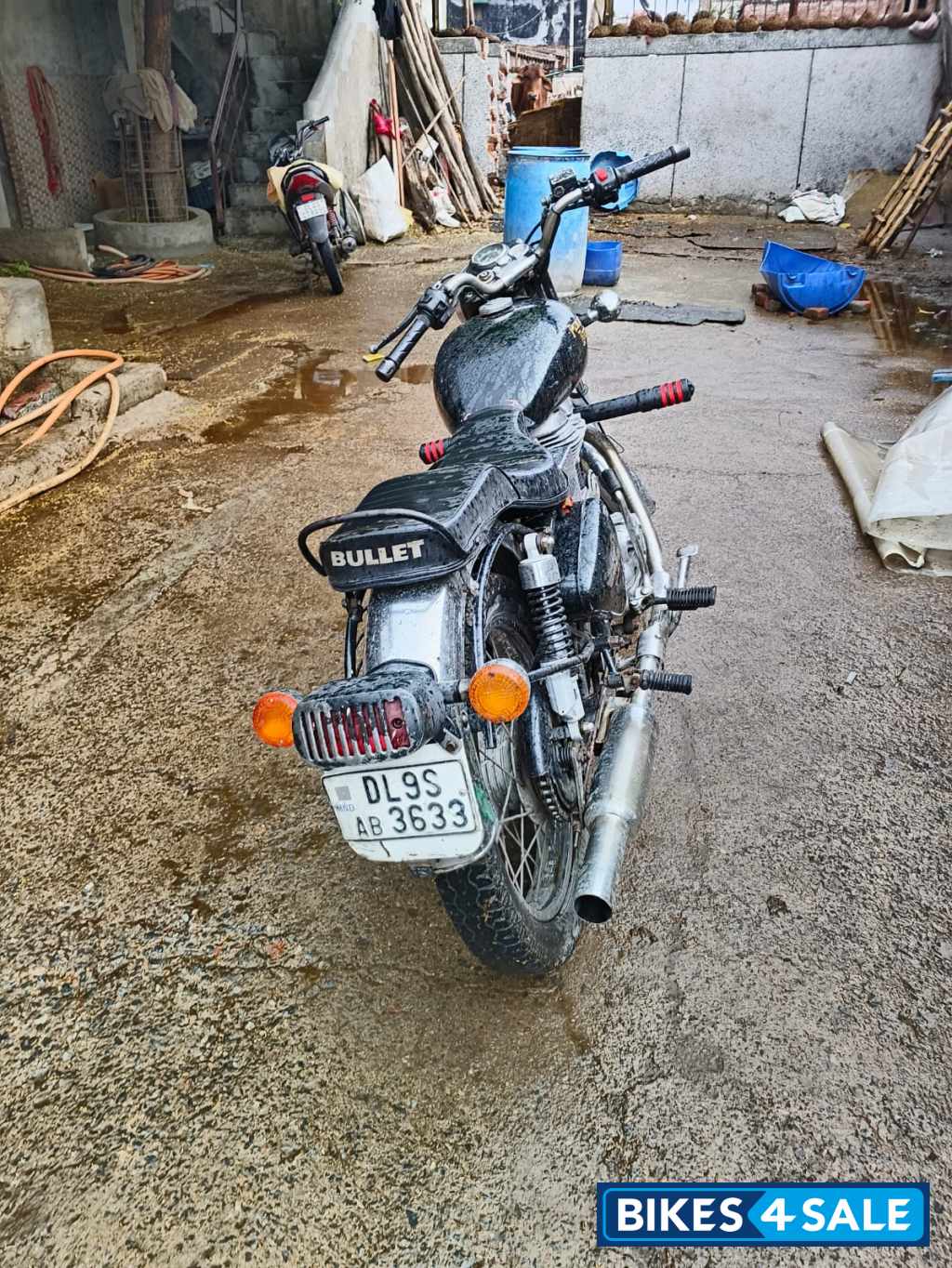 Black Royal Enfield Bullet 350 Twinspark