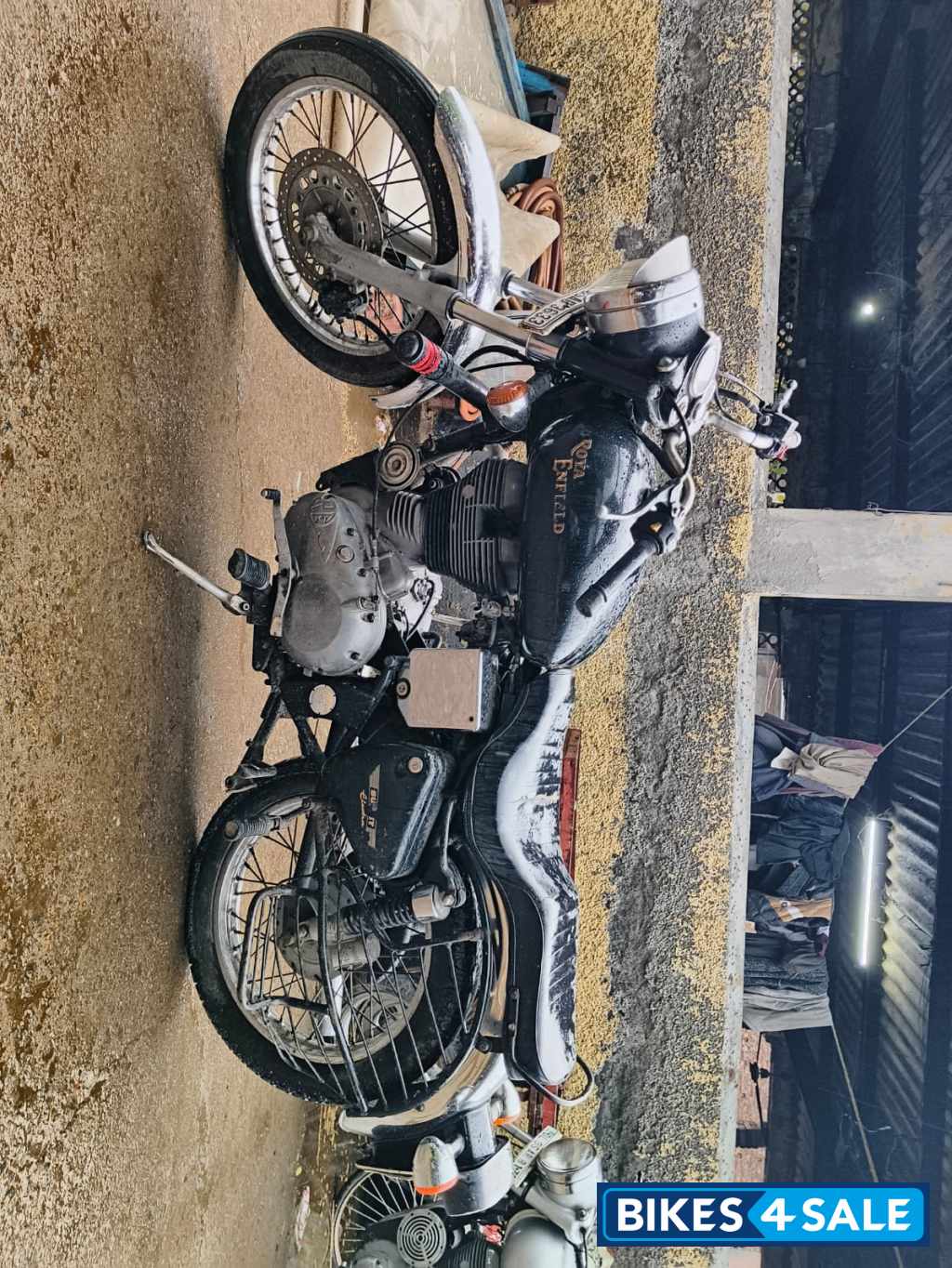 Black Royal Enfield Bullet 350 Twinspark