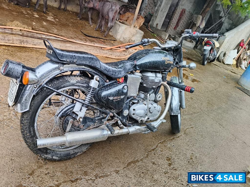 Black Royal Enfield Bullet 350 Twinspark