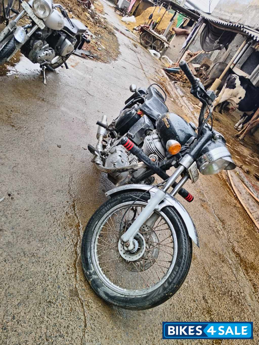 Black Royal Enfield Bullet 350 Twinspark