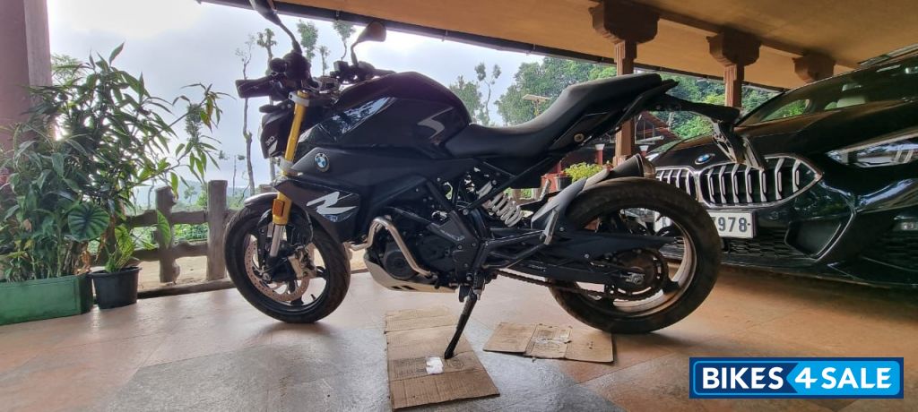 Black BMW G 310 R