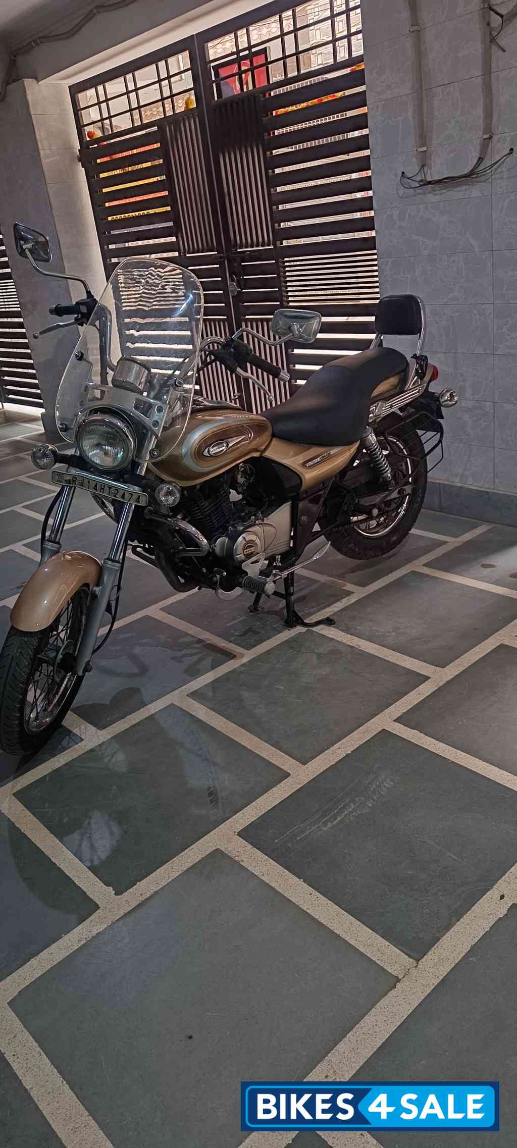 Golden Bajaj Avenger Cruise 220