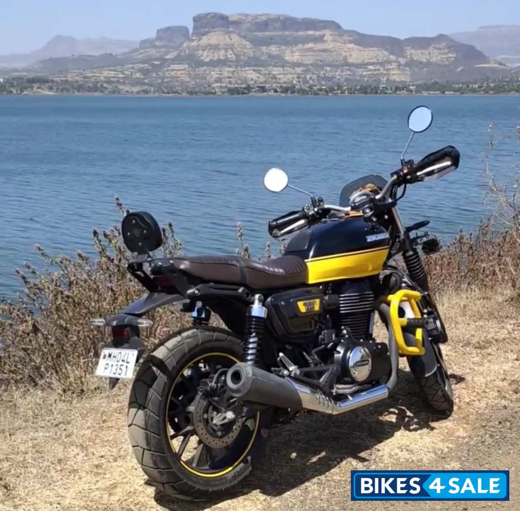 Honda 2023 CB350RS DLX Pro Dual Tone