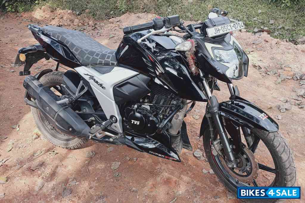 Black TVS Apache RTR 160 4V