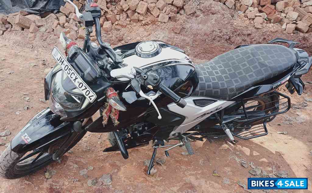 Black TVS Apache RTR 160 4V