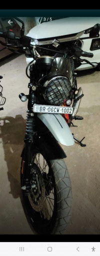 Mean Green Yezdi Scrambler Dual Tone