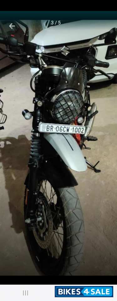 Mean Green Yezdi Scrambler Dual Tone