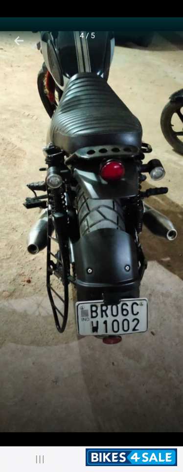 Mean Green Yezdi Scrambler Dual Tone