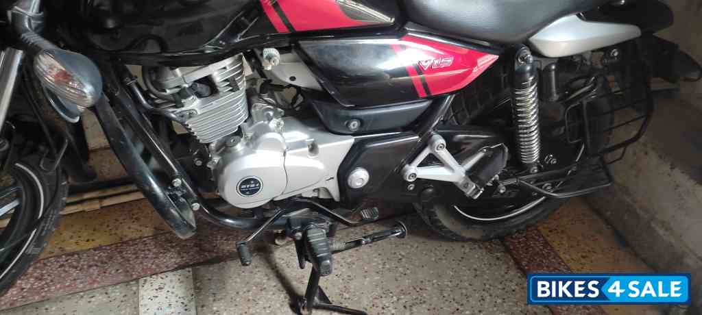 Bajaj V15