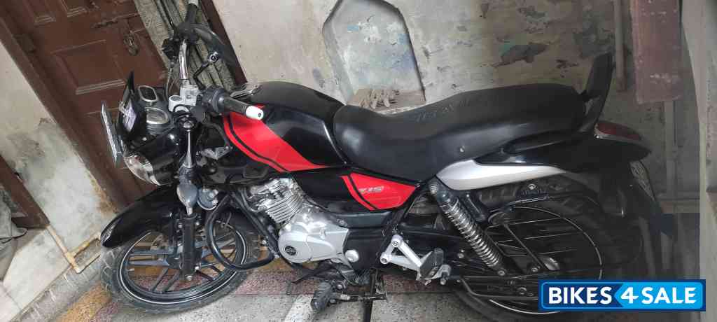 Bajaj V15
