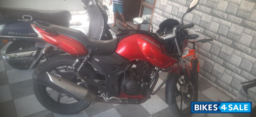 Red TVS Apache RTR 160