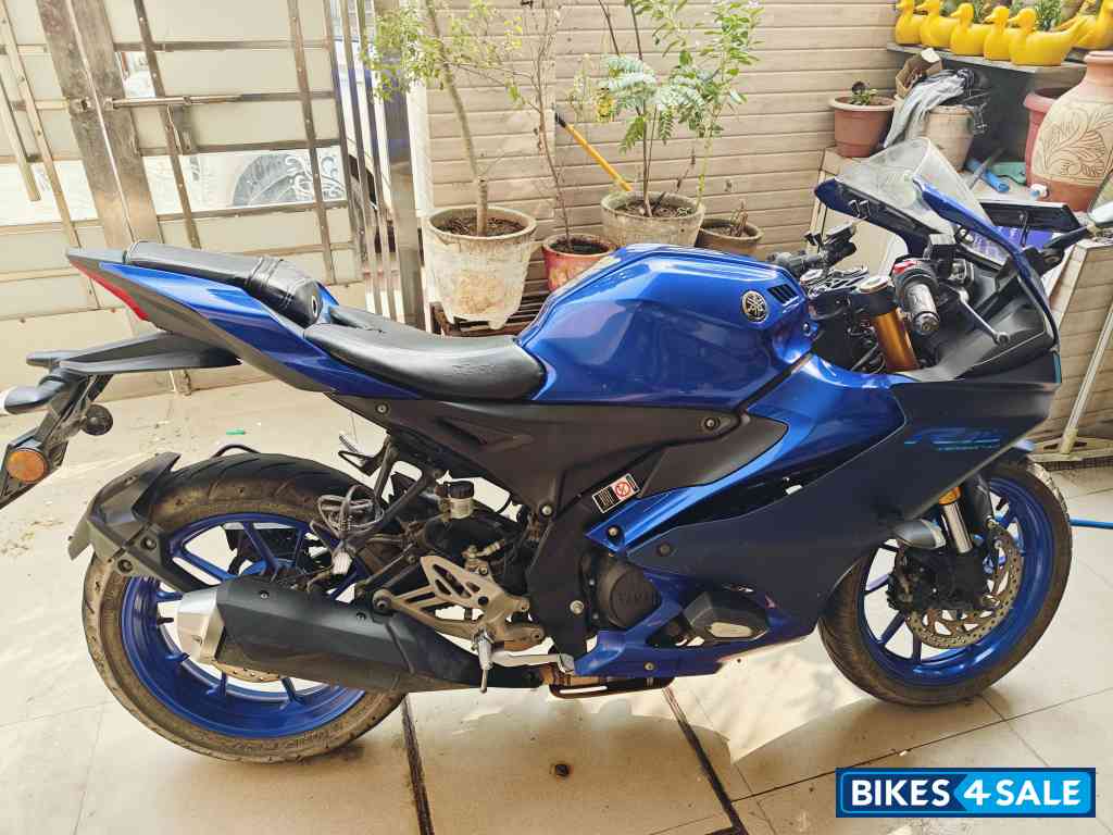 Yamaha R15 V4