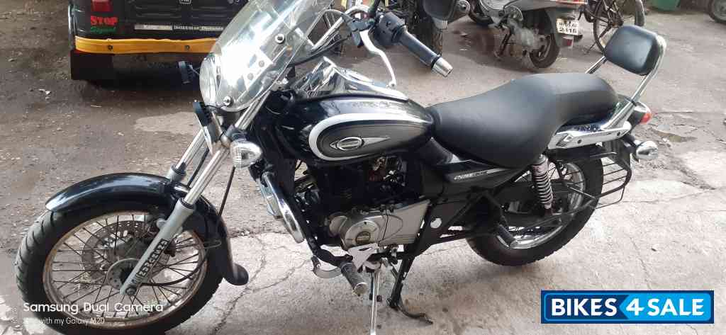 Black Bajaj Avenger Cruise 220