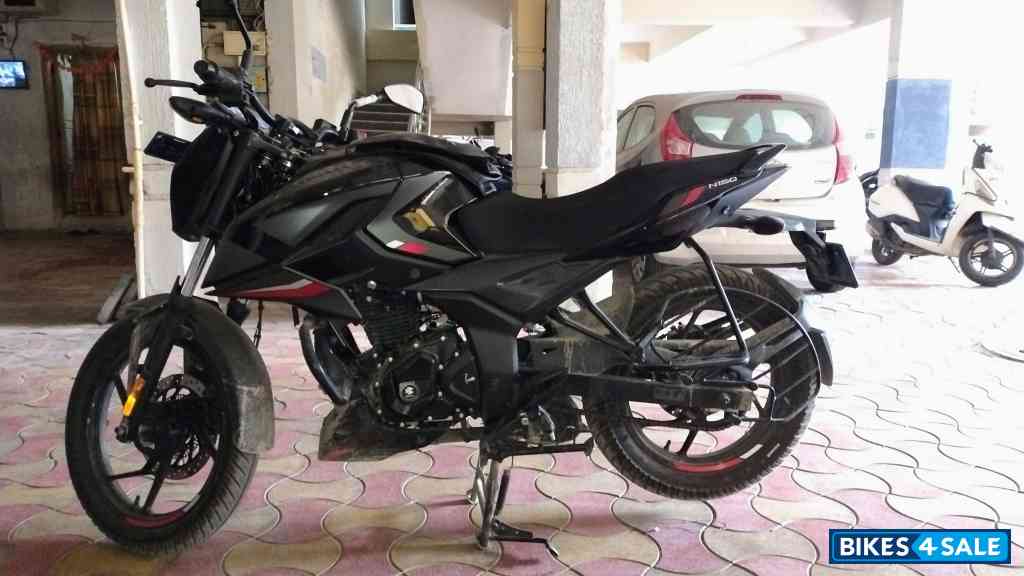 Black Bajaj Pulsar N150