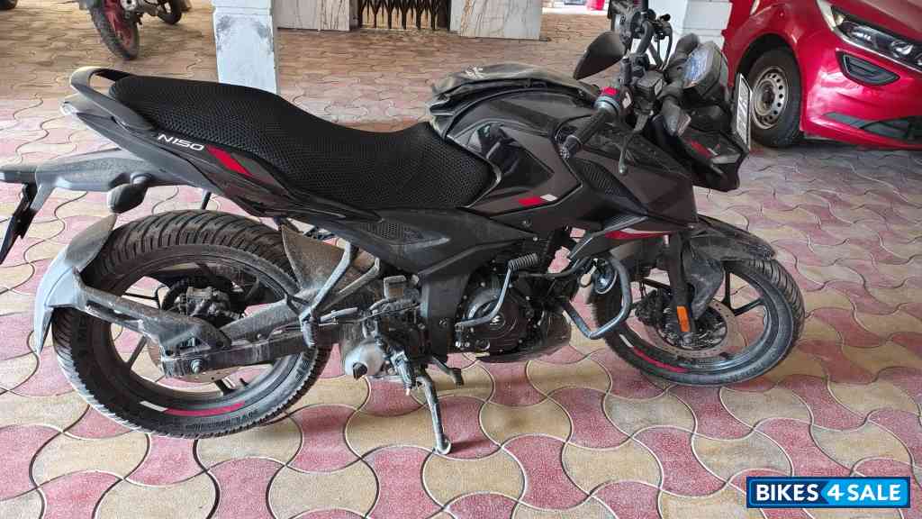 Black Bajaj Pulsar N150