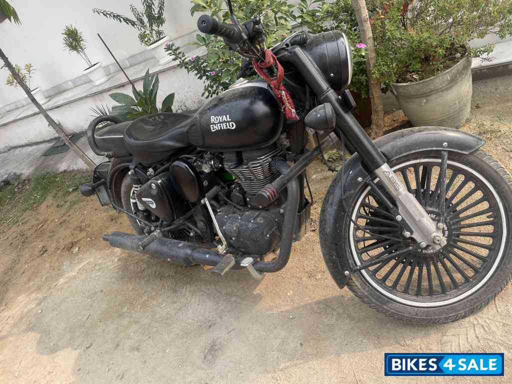 Royal Enfield Classic Stealth Black