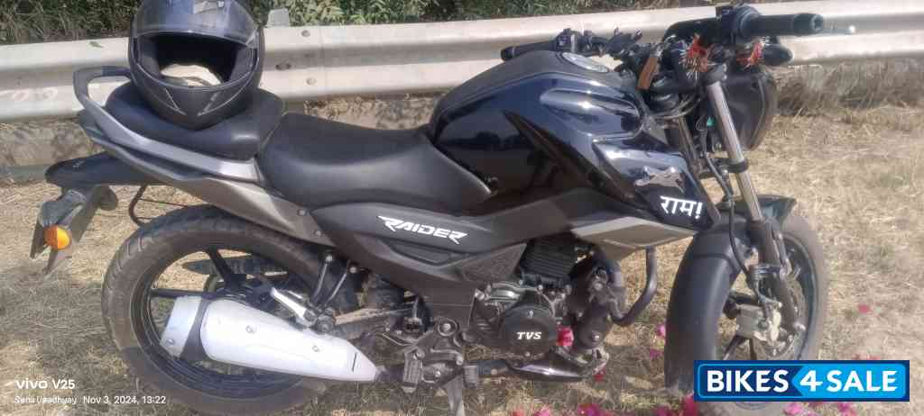 TVS Raider Split Seat