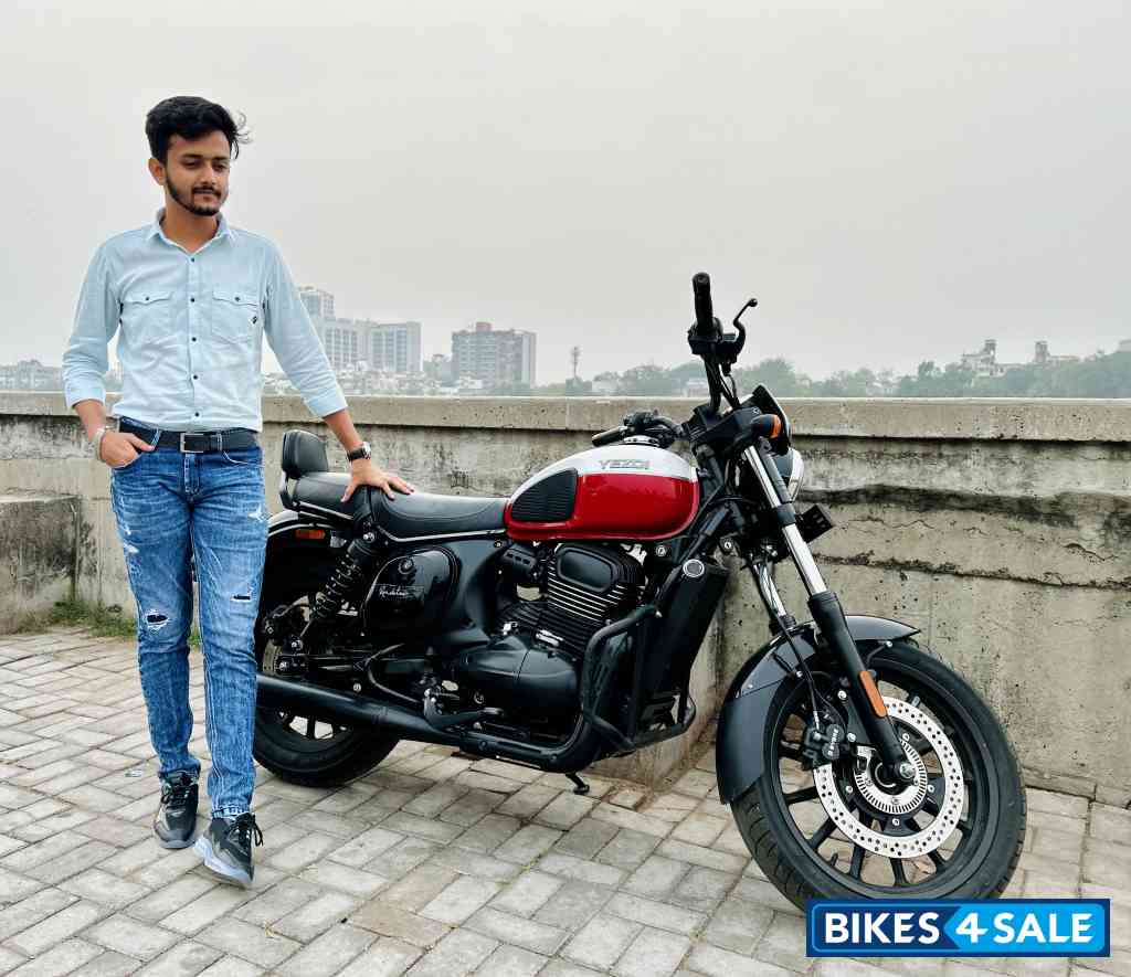 Yezdi Roadster Dual Tone