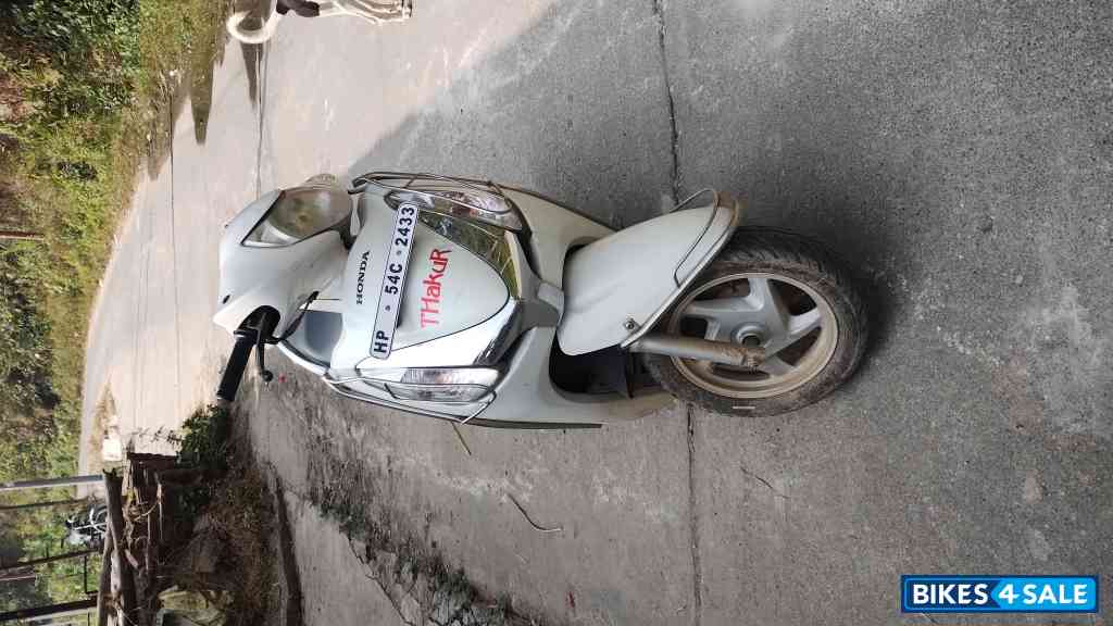White Honda Aviator