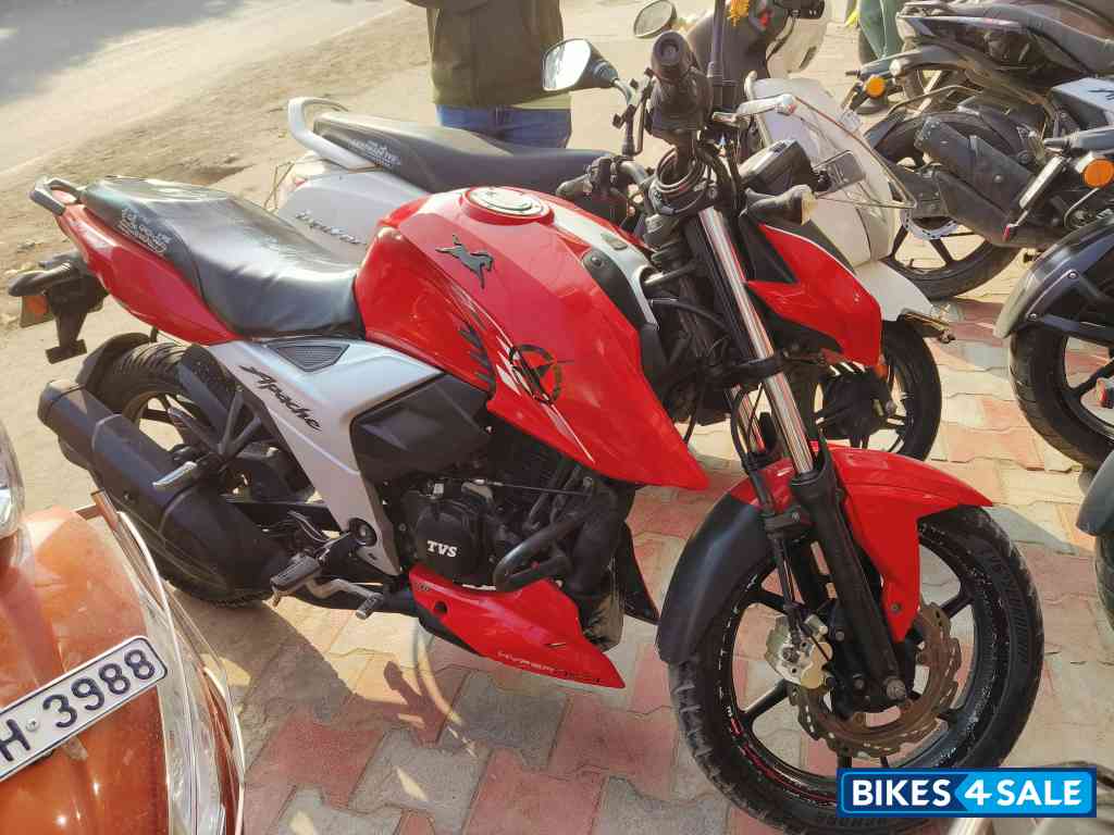Red TVS Apache RTR 160 BS VI