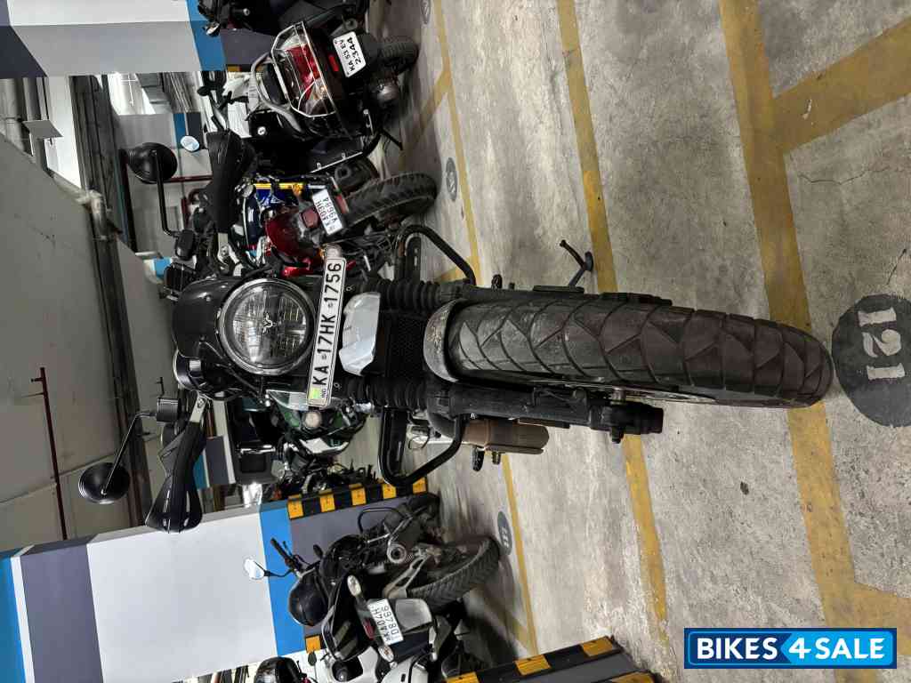 Yezdi Scrambler Dual Tone