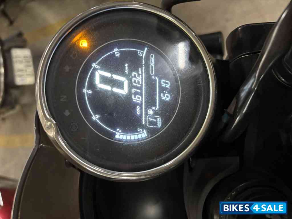 Yezdi Scrambler Dual Tone