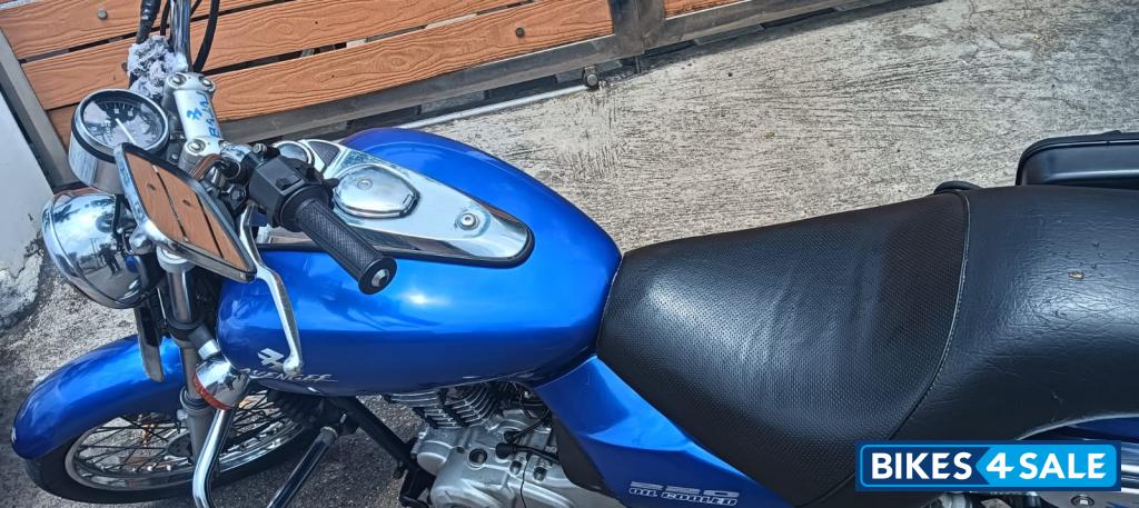 Bajaj Avenger 220 DTS-i