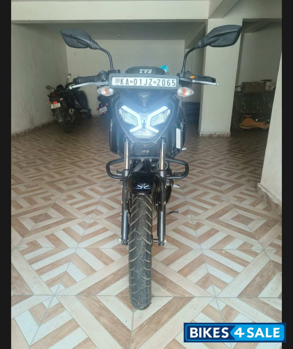 Wicked Black TVS Raider SX Wicked Black TVS Raider SX