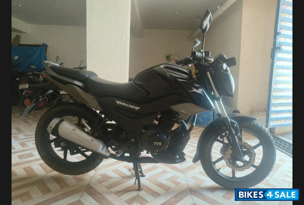 Wicked Black TVS Raider SX Wicked Black TVS Raider SX