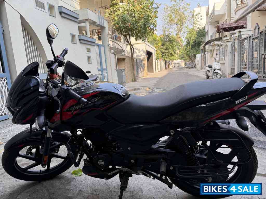 Black Red Bajaj Pulsar 150 DTSi