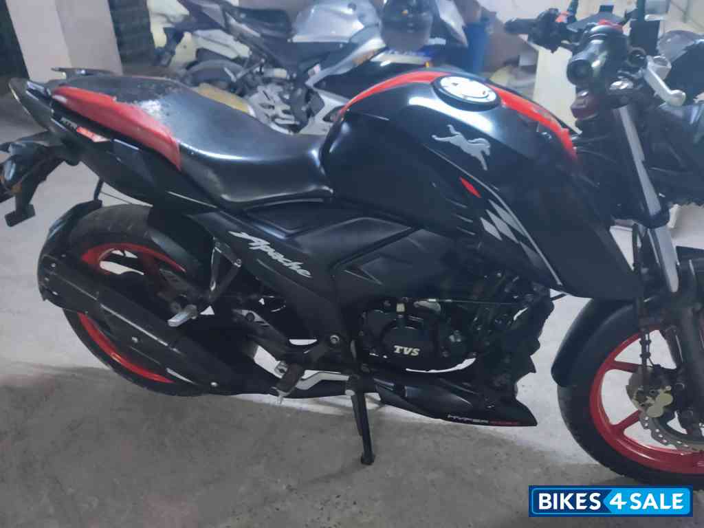 Matt Black With Red Alloys TVS Apache RTR 160 4V Special Edition
