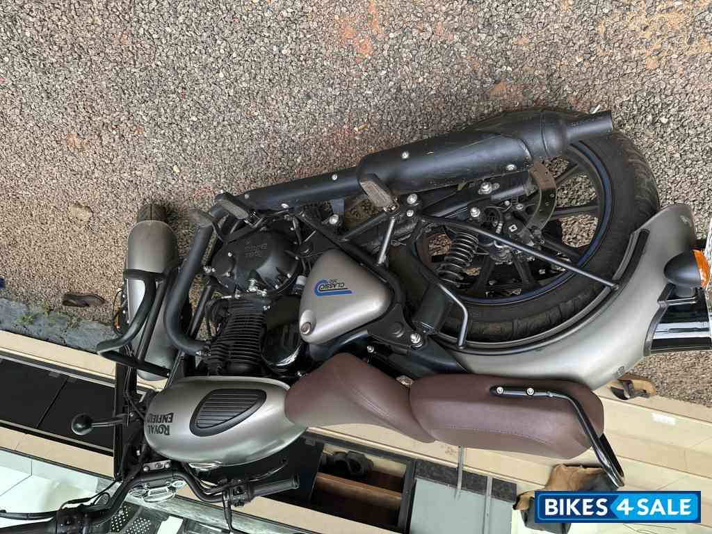 Dark Gunmetal Grey Royal Enfield Bullet 350