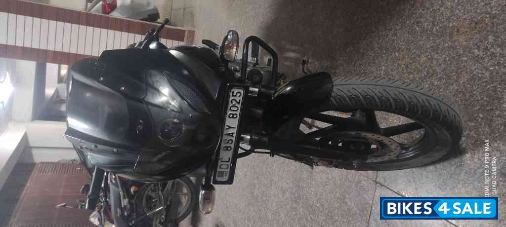 Black Bajaj Pulsar 220 DTSFi