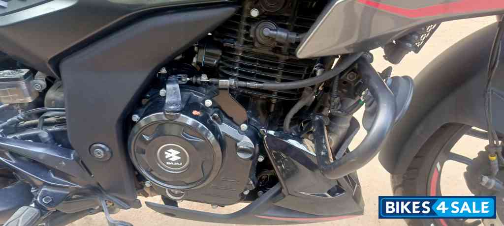 Black Bajaj Pulsar N250 2024 Black Bajaj Pulsar N250 2024