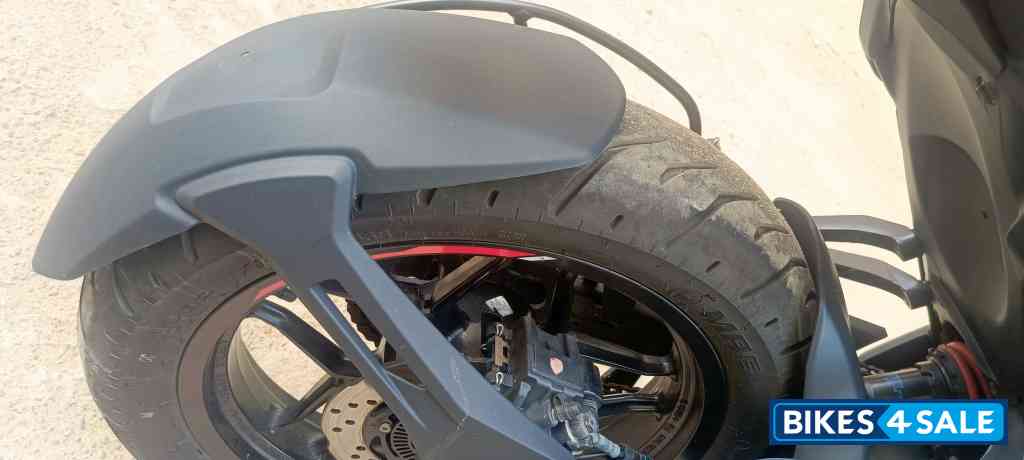 Black Bajaj Pulsar N250 2024 Black Bajaj Pulsar N250 2024