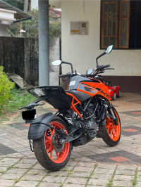 Orange KTM Duke 200 2020