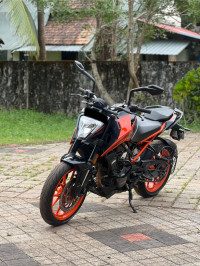 Orange KTM Duke 200 2020