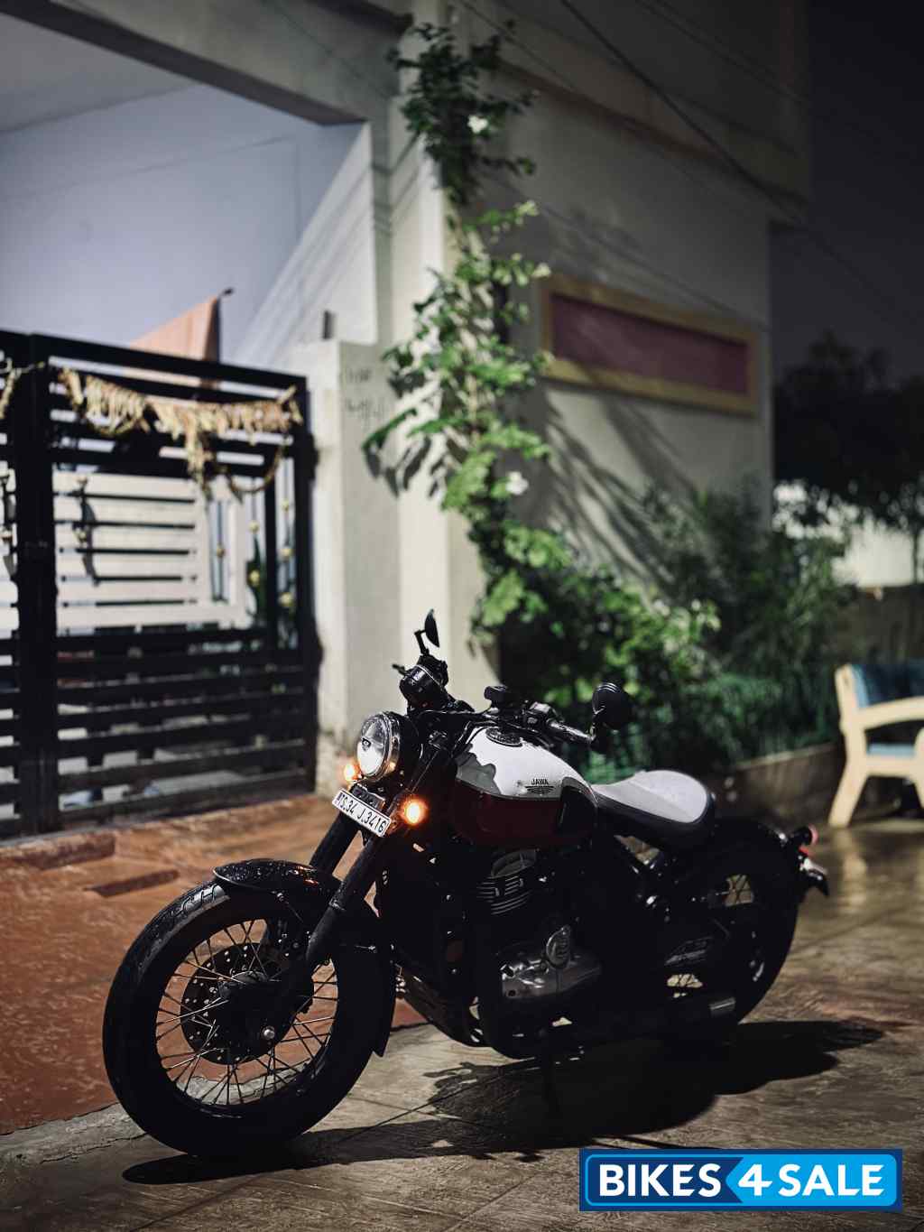 Jawa 42 Bobber Dual Channel ABS