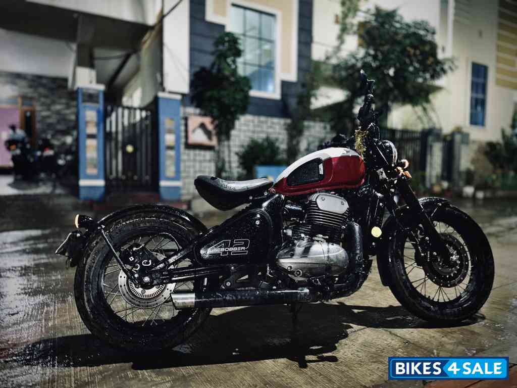 Jawa 42 Bobber Dual Channel ABS
