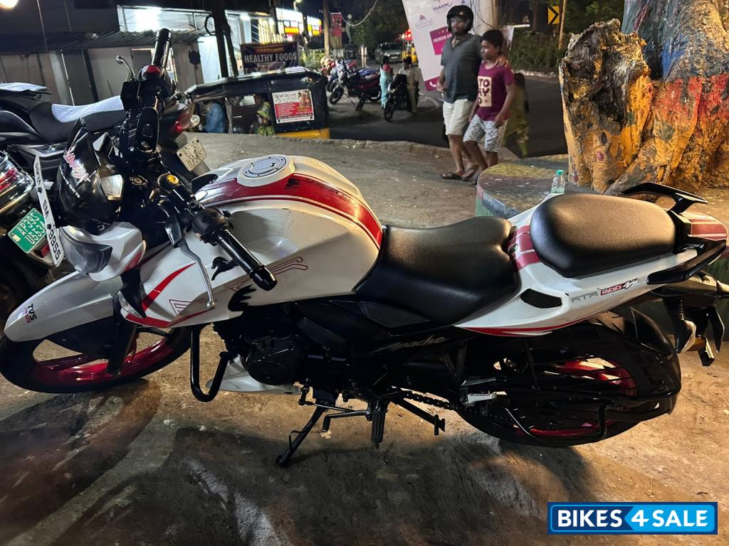 TVS Apache RTR 200 4V Race Edition 2.0