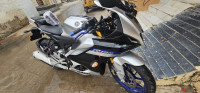 White Metallic Yamaha R15M