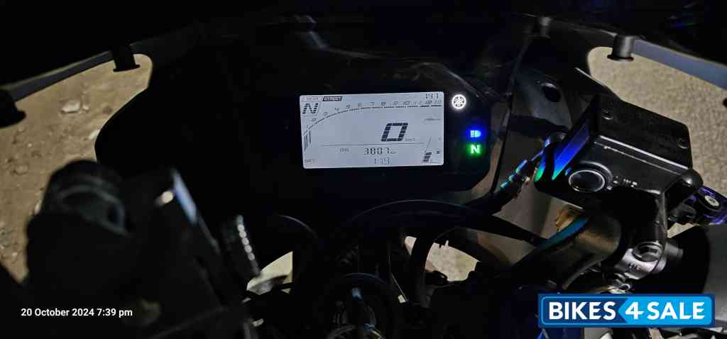 White Metallic Yamaha R15M