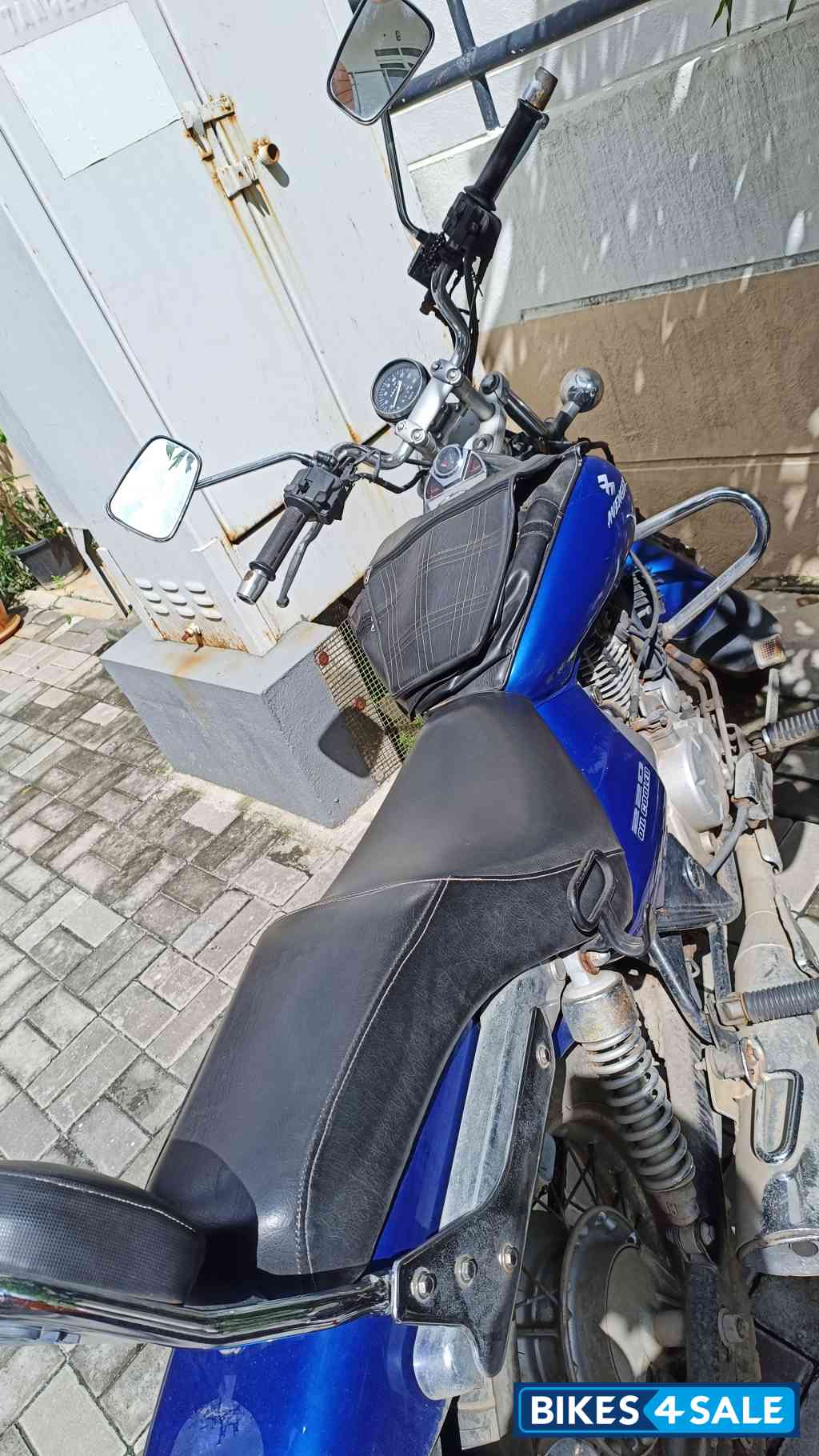 Bajaj Avenger 220 DTS-i