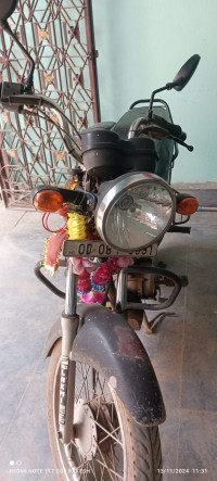 Black Bajaj CT 100B