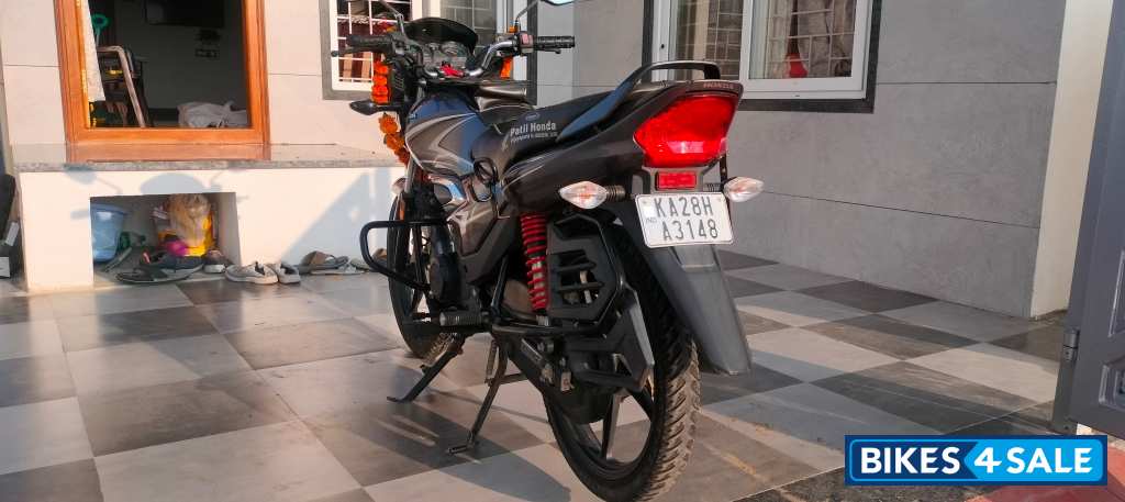 Grey Honda Shine 125 Disc