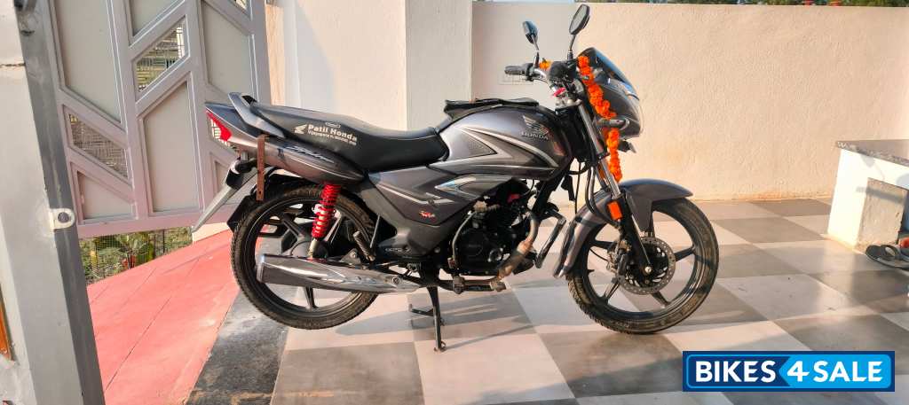 Grey Honda Shine 125 Disc