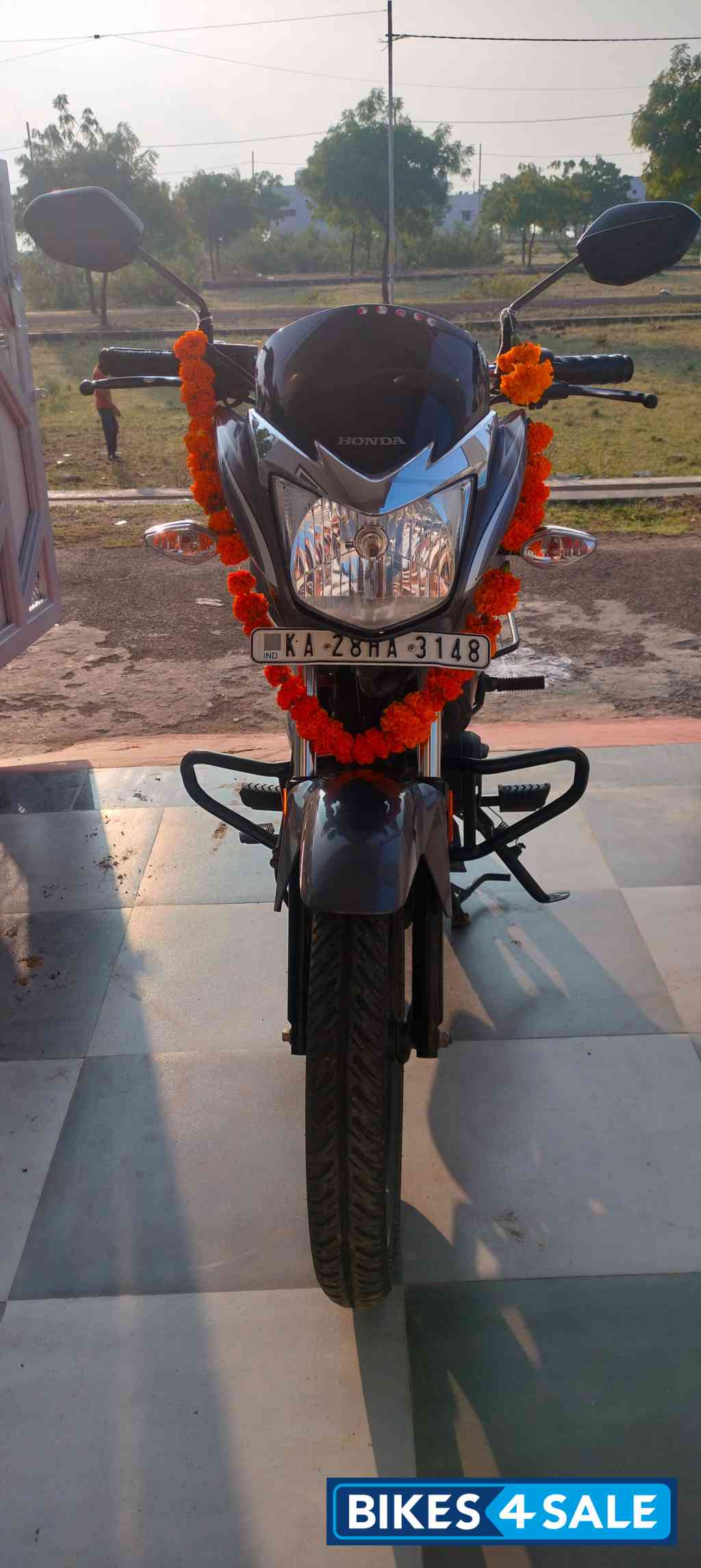 Grey Honda Shine 125 Disc