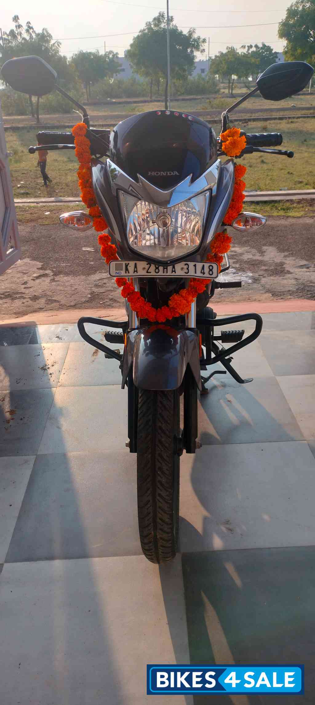 Grey Honda Shine 125 Disc