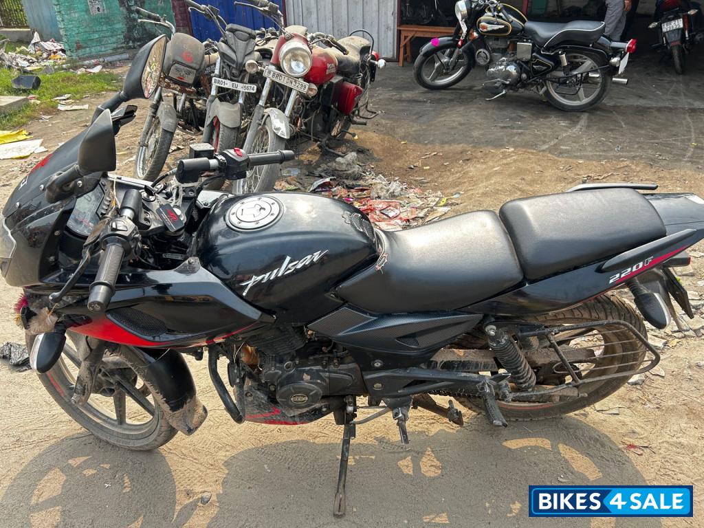 Bajaj Pulsar 220F BS6