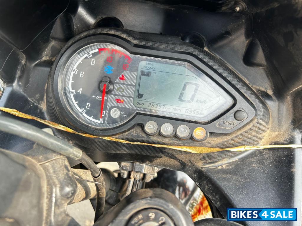 Bajaj Pulsar 220F BS6